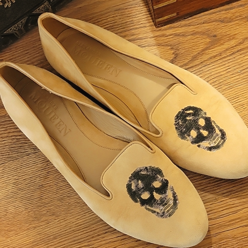 ALEXANDER MCQUEEN SKULL TAN SUEDE FLAT SHOES